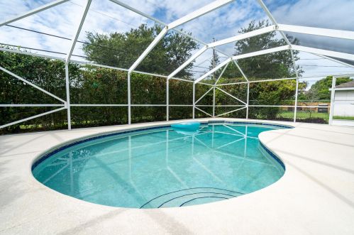 1326 Janette Ave, Fort Pierce FL 34953-1220 exterior