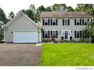 464 Red Apple Ln, Rochester, NY 14612-3551