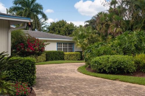 515 Yucca Rd, Naples, FL 34102-5161