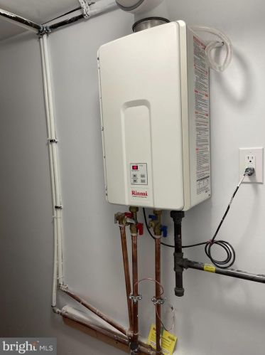 2833 Jackson St, Philadelphia PA  19145-2426 exterior