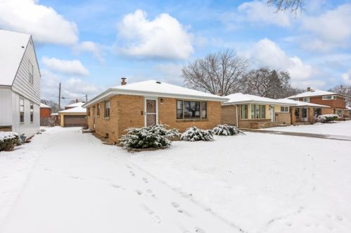 4249 89th St, Milwaukee, WI 53228-2211