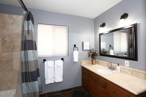 4451 Earll Dr, Phoenix AZ 85031-3821 exterior