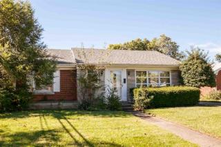 706 Della Dr, Lexington, KY 40504-3610