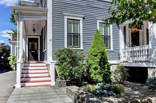 18 Barnes St, Providence, RI 02906-1517