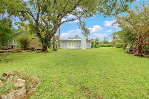 22 Constitution Dr, Naples FL 34112-7310 exterior