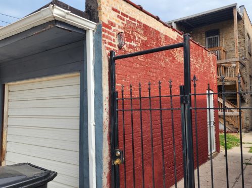 8030 Eberhart Ave, Chicago IL 60637-2484 exterior