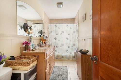 1041 Park Ave, Woonsocket RI 02895-4773 exterior