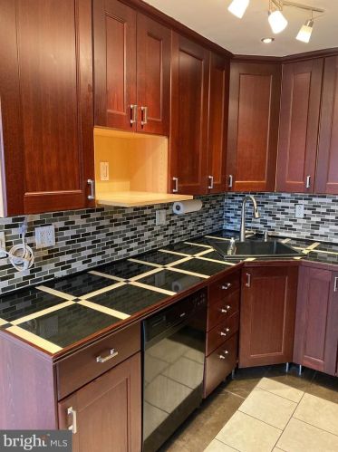 1123 Crestview Rd, Darby PA 19023-1111 exterior