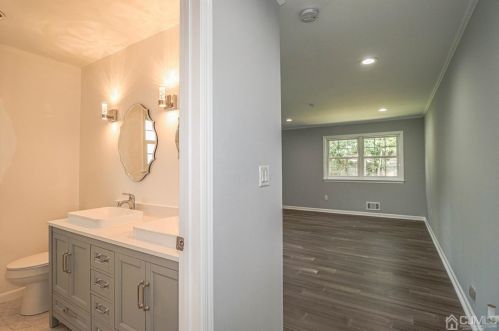 22 La Valencia Rd, Old Bridge NJ  08857-3305 exterior