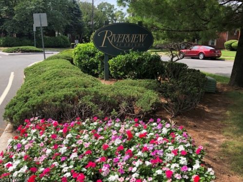 66 Fox Rd, Edison NJ  08817-4946 exterior