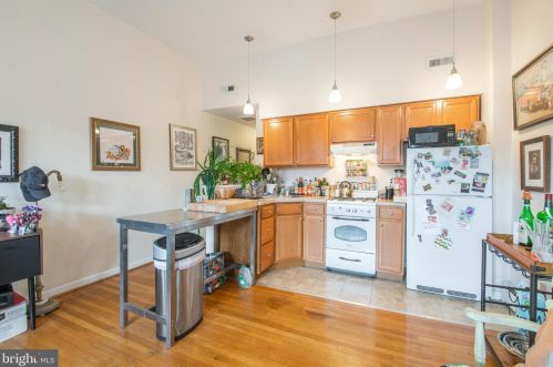 1821 Broad St, Philadelphia PA 19146-2232 exterior