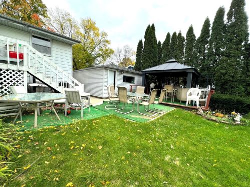 6043 Riv Trl Dr, Milwaukee WI exterior