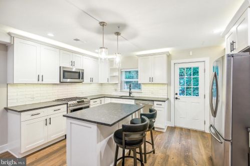 220 Fountain St, Philadelphia PA  19128-4508 exterior