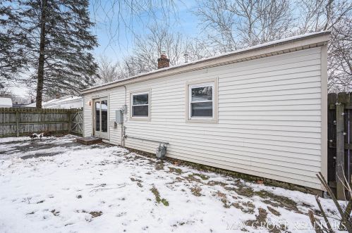 1335 Eastern Pl, Grand Rapids MI 49505-5221 exterior