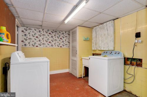 1323 Grandin Ave, Rockville MD 20851-1155 exterior