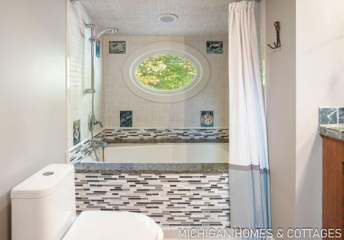 7128 116th Ave, Fennville MI  49408-9728 exterior