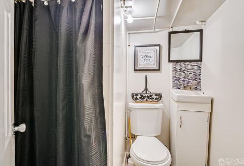 65 Evergreen Ave, Edison NJ exterior