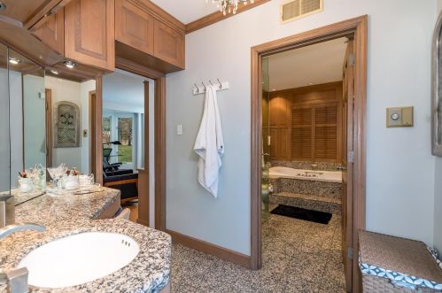 28 Huntleigh Wood, Saint Louis MO 63131-4814 exterior