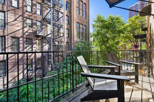 31 Elm St, Chicago IL  60611-7563 exterior