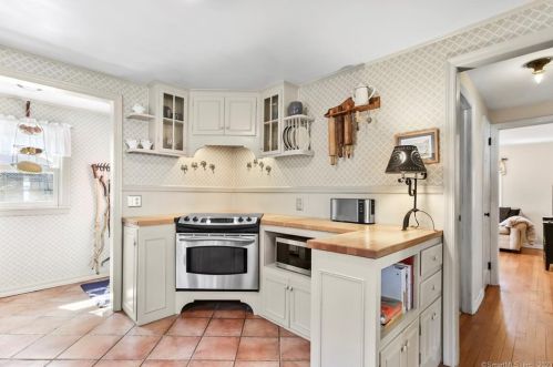 17 Ingleside Ave, Norwalk, CT 06850-2521