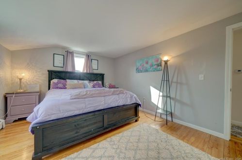 20 Orbit Dr, Enfield CT 06082-5528 exterior