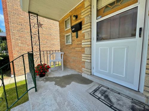 5247 Kenneth Ave, Chicago, IL 60632-4717