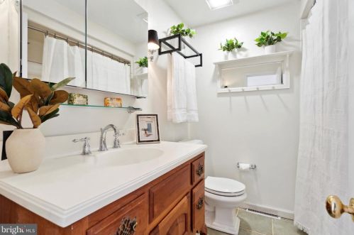 9 War Admiral Ln, Media PA 19063-5224 exterior