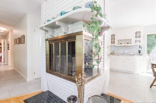 21 Lindenwoods Rd, Norwalk CT 06851-1507 exterior