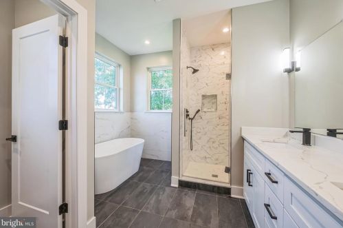 708 Caledonia St, Philadelphia PA 19128-1100 exterior