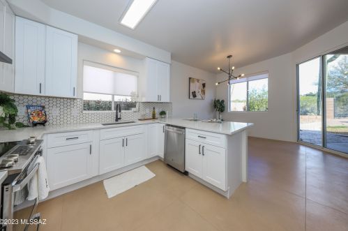 6561 Shadow Bluff Dr, Tucson AZ  85704-6950 exterior