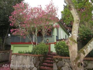 3816 10th Ave, Portland OR  97202-3716 exterior