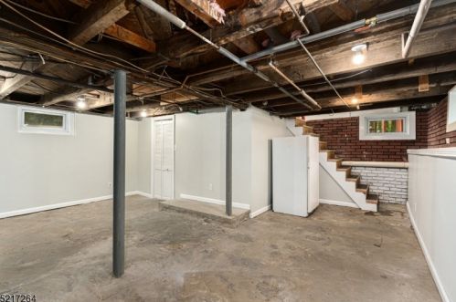 33 Mendes St, Parsippany NJ 07834-1216 exterior