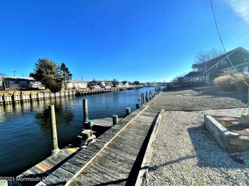 1029 Sarasota Dr, Lacey NJ 08731-5327 exterior