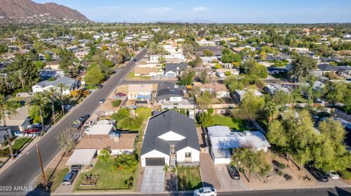 4239 42nd St, Phoenix AZ  85018-4207 exterior