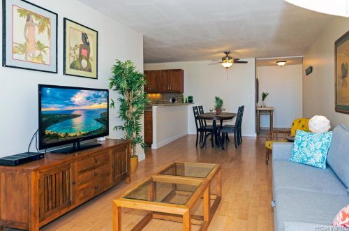 2452 Tusitala St, Honolulu HI 96815-3154 exterior