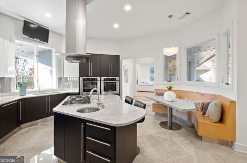 30 Chevaux Ct, Atlanta GA  30342-1944 exterior