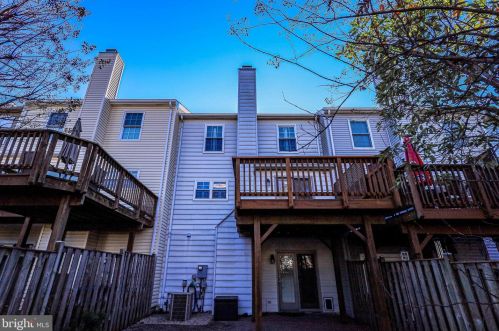 6026 Lands End Ln, Alexandria VA 22315-2669 exterior