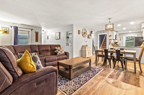 1336 88th St, Milwaukee, WI 53214-2933