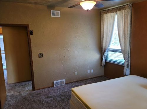 5829 Honey Crk Dr, Milwaukee WI 53221-4017 exterior