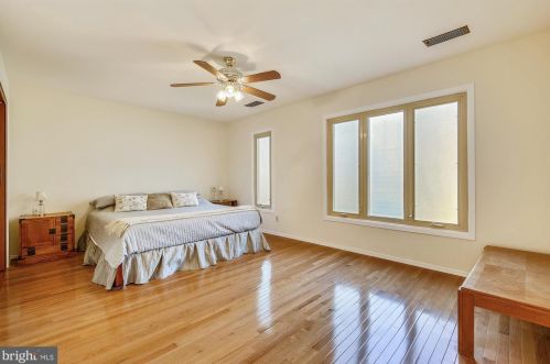 1904 Dundee Rd, Rockville MD 20850-3135 exterior