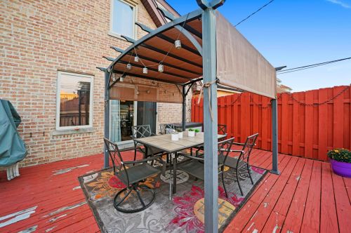 6129 Mcvicker Ave, Chicago IL 60638-4325 exterior