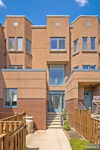 311 Nelson Ct, Edgewater NJ  07020-1618 exterior