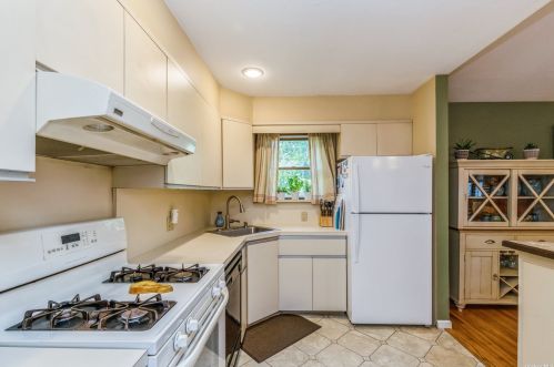 37 Evelyn Dr, Commack NY 11725-3822 exterior