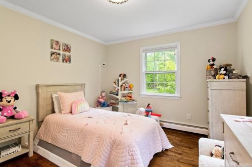 100 Haviland Rd, Ridgefield CT  06877-2821 exterior