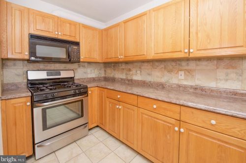 362 Bowler Ct, Piscataway NJ 08854-6649 exterior