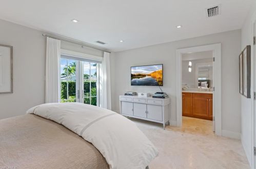 253 Conners Ave, Naples FL 34108-2124 exterior