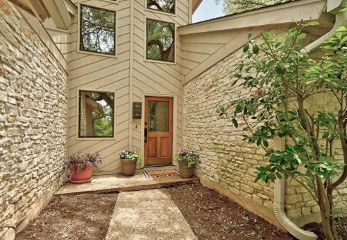 1501 Breezeknoll Cir, Austin TX exterior