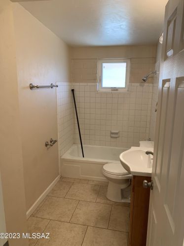 8464 Mary Dr, Tucson AZ 85730-1831 exterior