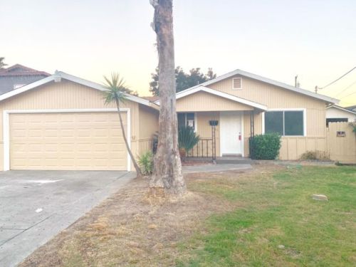 341 Ln St, Turlock CA  95380-5305 exterior