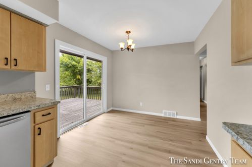 1845 Bonneville Dr, Meskegon MI 49441-3709 exterior